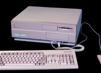 Il y a 40 ans, Commodore changeait le monde avec l’Amiga ! AMIGA 2000 1986