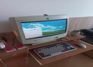 Un écran cathodique cassé… reconvertit en PC ! Un écran cathodique